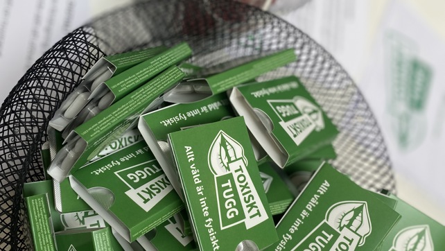 Bild på tuggummipaket som har texten Toxiskt Tugg