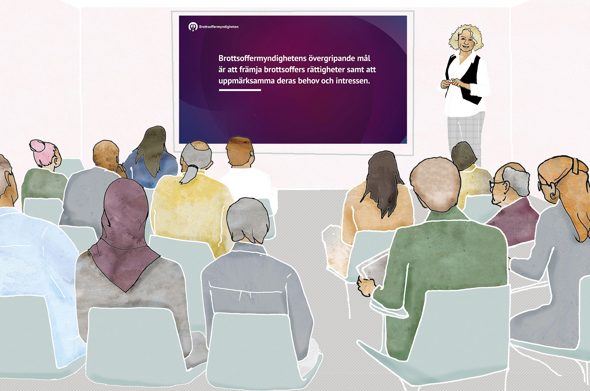 En kvinna föreläser för drygt tio personer.