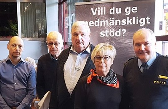 Bild på fem personer från Brottsofferjouren Sverige